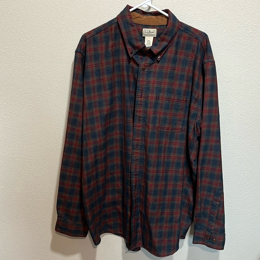 Men’s long sleeve wool button down shirt. Excellent condition.